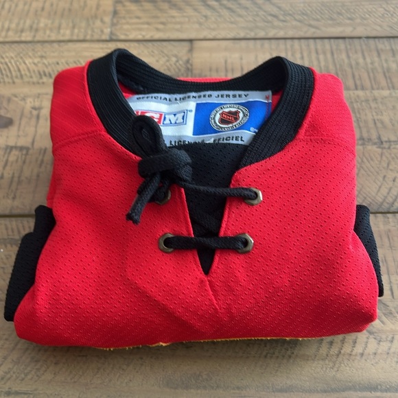 Calgary Flames CCM Official Licensed Jersey - Youth L/XL - Picture 13 of 15